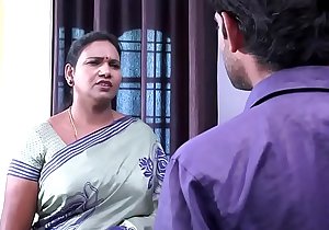 saree aunty seducing increased by flashing to TV repair old bean .MOV