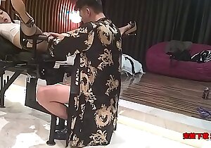 广东约约哥高级会所约操高颜值极品黑丝大长腿美女炮椅上