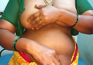 desi aunty showing the boscage boobs plus moaning