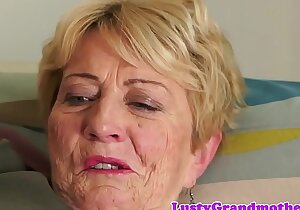 Chubby cougar fucked and jizzed on pussy