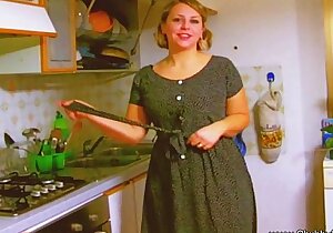 Housewife Blowjob From A catch 1950's!